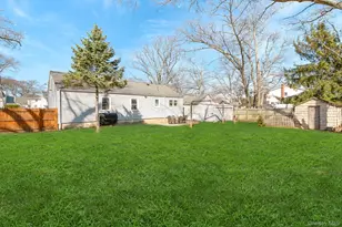 270 26th St, Copiague, NY 11726 - Photo 24