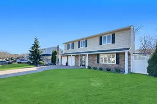 18 Lloyd Ln, Nesconset, NY 11767 - Photo 6