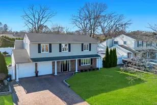 18 Lloyd Ln, Nesconset, NY 11767 - Photo 2