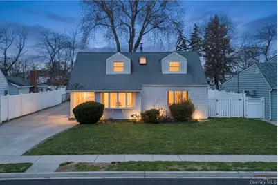 758 Wyngate Drive E, Valley Stream, NY 11580 - Photo 2