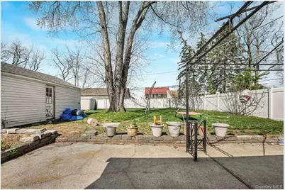 758 Wyngate Drive E, Valley Stream, NY 11580 - Photo 18