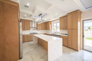 22 Sleepy Ln, Hicksville, NY 11801 - Photo 8