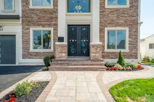 22 Sleepy Ln, Hicksville, NY 11801 - Photo 2