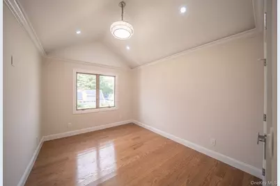 22 Sleepy Lane, Hicksville, NY 11801 - Photo 12