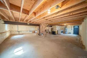 22 Sleepy Ln, Hicksville, NY 11801 - Photo 18