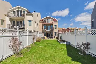 3318 Griswold Ave, Bronx, NY 10465 - Photo 14