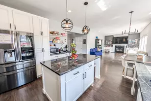 71 Elm Ave, Coram, NY 11727 - Photo 10