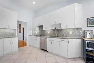20 Brampton Ln, Great Neck, NY 11023 - Photo 12