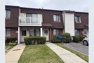 100 S Cambridge Drive S #100, Copiague, NY 11726 - Photo 2