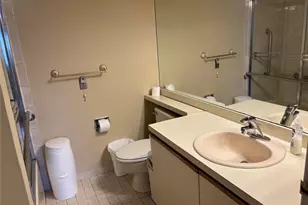 100 Cambridge Dr, Copiague, NY 11726 - Photo 10