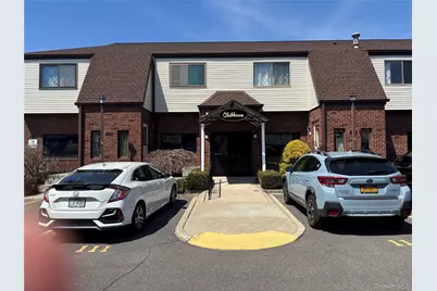 100 S Cambridge Drive S #100, Copiague, NY 11726 - Photo 34