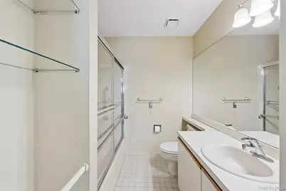 100 S Cambridge Drive S #100, Copiague, NY 11726 - Photo 26