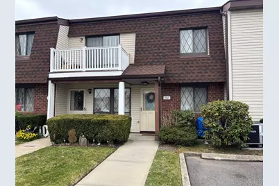 100 S Cambridge Drive S #100, Copiague, NY 11726 - Photo 32