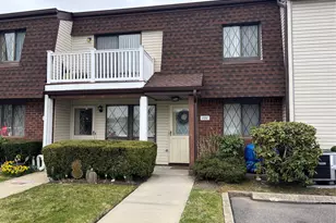 100 S Cambridge Dr S, Copiague, NY 11726 - Photo 32