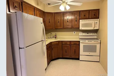 100 Cambridge Drive, Copiague, NY 11726 - Photo 4