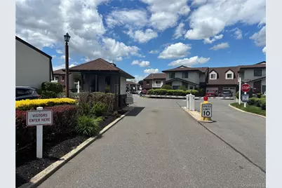 100 S Cambridge Drive S #100, Copiague, NY 11726 - Photo 46