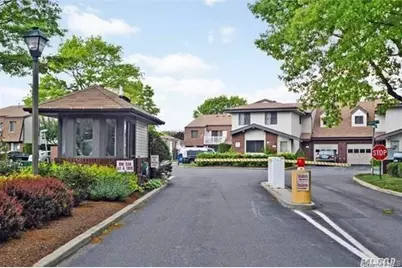 100 S Cambridge Drive S #100, Copiague, NY 11726 - Photo 18