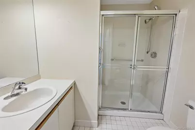 100 S Cambridge Drive S #100, Copiague, NY 11726 - Photo 28