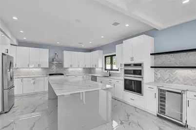 557 Knoll Court, Seaford, NY 11783 - Photo 2