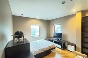 49-02 Marathon Pkwy, Little Neck, NY 11362 - Photo 14