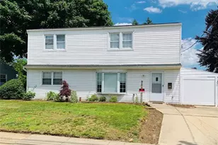 23 Ginny Ln, Bethpage, NY 11714 - Photo 2