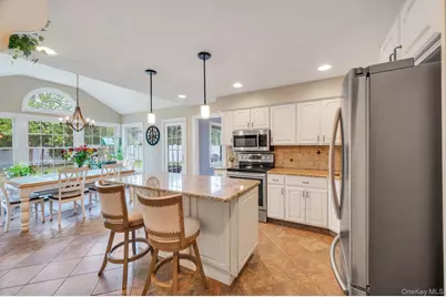 16 Lenore Place, Hauppauge, NY 11788 - Photo 14
