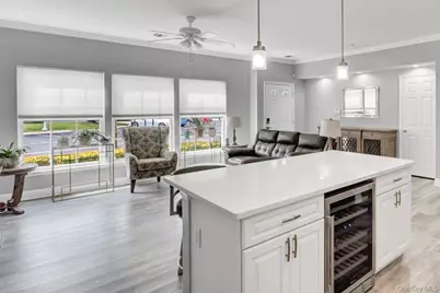 103 Narragansett Villas Drive, Lindenhurst, NY 11757 - Photo 10