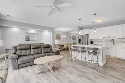 103 Narragansett Villas Drive, Lindenhurst, NY 11757 - Photo 6