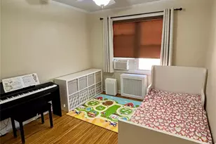 14 Edwards St, Roslyn Heights, NY 11577 - Photo 4