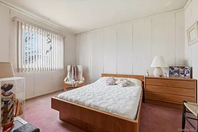 16 Seaway Drive, Copiague, NY 11726 - Photo 32