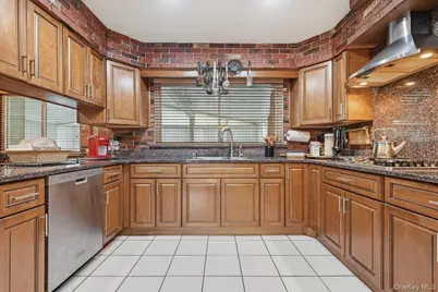 16 Seaway Drive, Copiague, NY 11726 - Photo 14