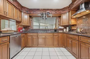 16 Seaway Dr, Copiague, NY 11726 - Photo 14