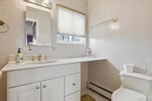 16 Seaway Dr, Copiague, NY 11726 - Photo 30