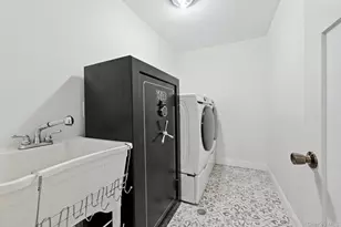 3685 Nimrod St, Seaford, NY 11783 - Photo 38