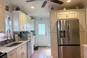 25 Rutland Rd, Freeport, NY 11520 - Photo 8