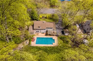 107 Red Oak Ct, Port Jefferson, NY 11777 - Photo 2