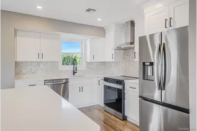 20 Marilynn Street, East Islip, NY 11730 - Photo 18