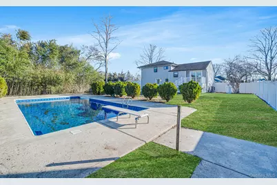 20 Marilynn Street, East Islip, NY 11730 - Photo 8