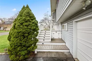 18 Brandywine Dr, Mastic, NY 11950 - Photo 14