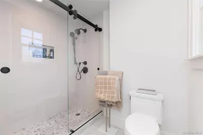 211 Bowne Street, Bronx, NY 10464 - Photo 14