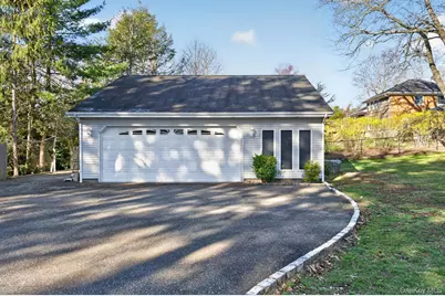 304 Maplewood Road, Huntington Station, NY 11746 - Photo 26