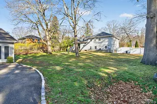 304 Maplewood Rd, Huntington Station, NY 11746 - Photo 28