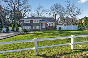 304 Maplewood Rd, Huntington Station, NY 11746 - Photo 4