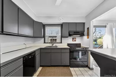 304 Maplewood Road, Huntington Station, NY 11746 - Photo 10