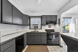 304 Maplewood Rd, Huntington Station, NY 11746 - Photo 10