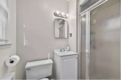 304 Maplewood Road, Huntington Station, NY 11746 - Photo 12