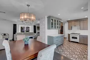 545 Mohawk E, West Hempstead, NY 11552 - Photo 14