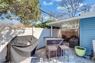 545 Mohawk E, West Hempstead, NY 11552 - Photo 30