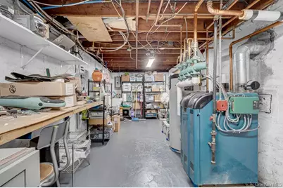 545 Mohawk E, West Hempstead, NY 11552 - Photo 24