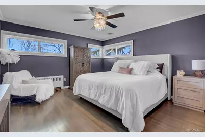 545 Mohawk E, West Hempstead, NY 11552 - Photo 18